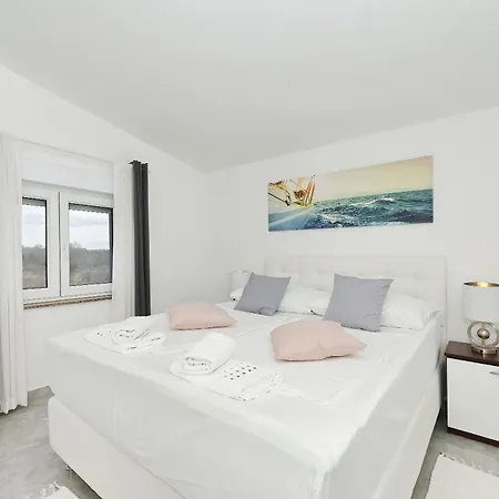 Rosini, 300m From The With Shared Tavern And Bikes, Apartment Nin