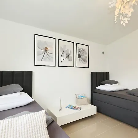 Rosini, 300m From The With Shared Tavern And Bikes, * Nin