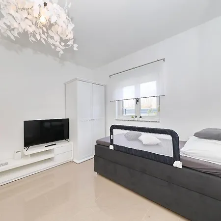 Rosini, 300m From The With Shared Tavern And Bikes,