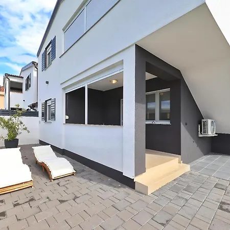 Rosini, 300m From The With Shared Tavern And Bikes, Nin