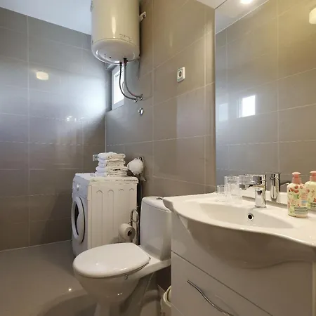 公寓 Rosini, 300m From The With Shared Tavern And Bikes, *