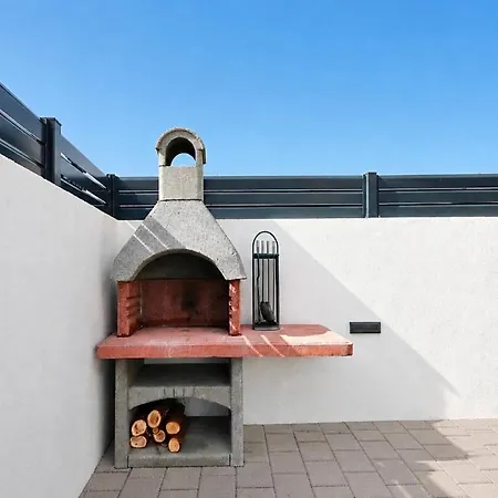Rosini, 300m From The With Shared Tavern And Bikes, Nin