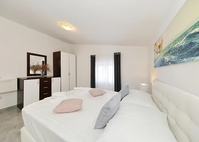 Daire Rosini, 300m From The With Shared Tavern And Bikes, Nin