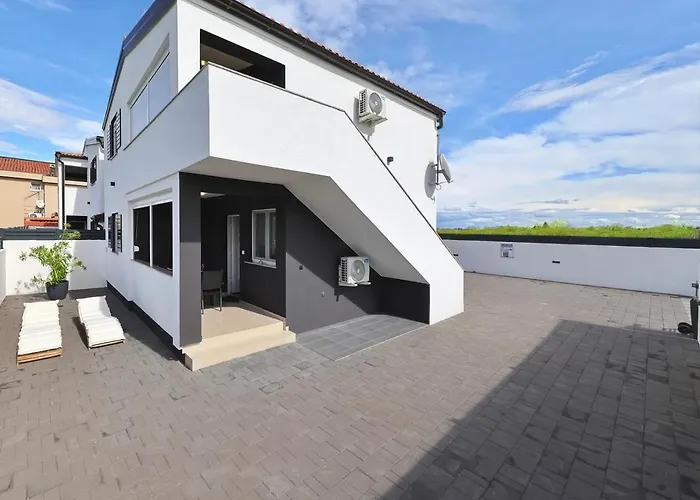 Daire Rosini, 300m From The With Shared Tavern And Bikes, *