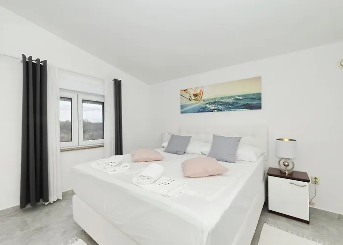 Rosini, 300m From The With Shared Tavern And Bikes, Daire Nin