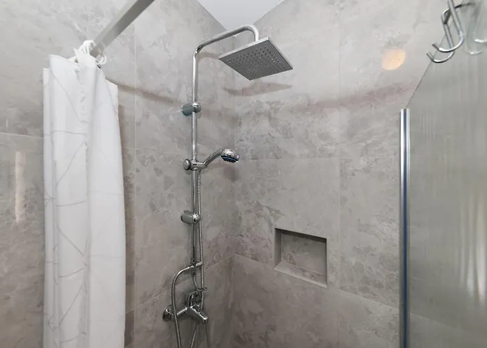 Daire Rosini, 300m From The With Shared Tavern And Bikes,