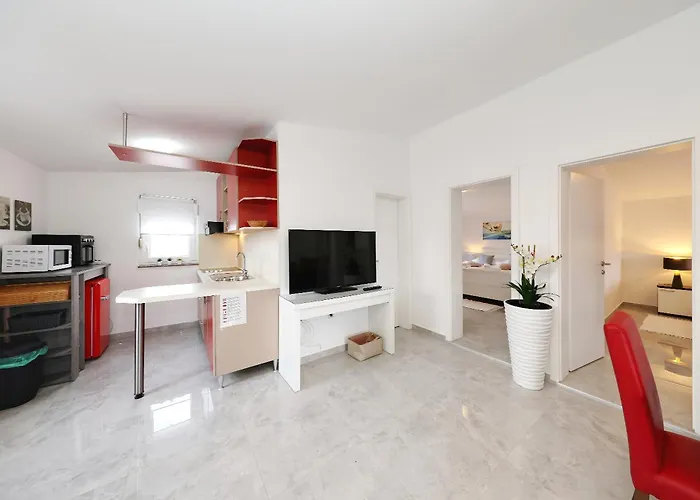 Daire Rosini, 300m From The With Shared Tavern And Bikes, *