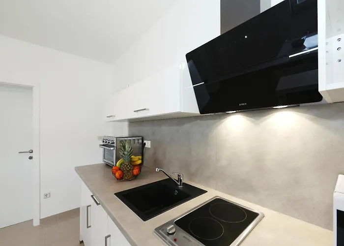 Daire Rosini, 300m From The With Shared Tavern And Bikes, Nin