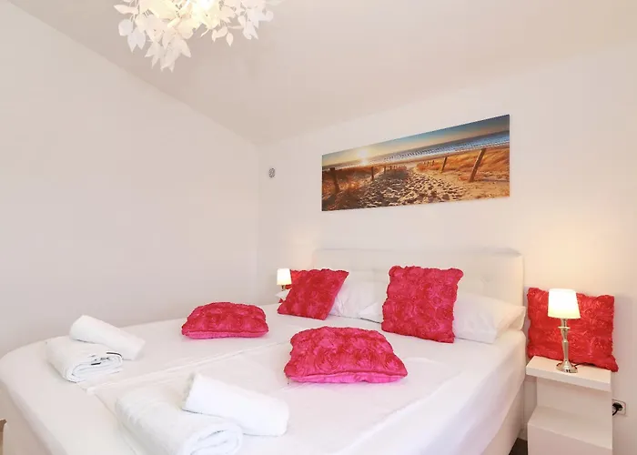 Rosini, 300m From The With Shared Tavern And Bikes, Daire