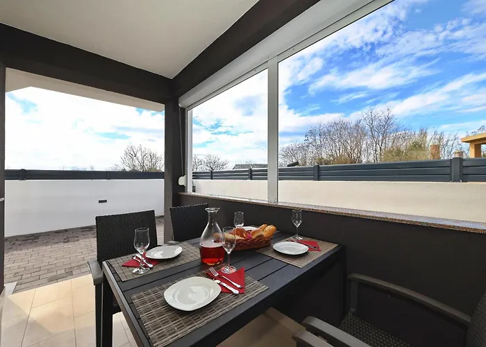 Daire Rosini, 300m From The With Shared Tavern And Bikes,