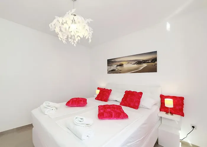 Daire Rosini, 300m From The With Shared Tavern And Bikes, Nin