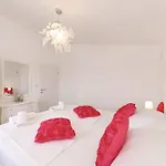 Rosini, 300m From The With Shared Tavern And Bikes, Apartment *