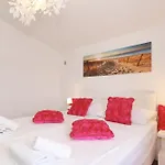 Rosini, 300m From The With Shared Tavern And Bikes, Apartment