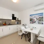 Rosini, 300m From The With Shared Tavern And Bikes, * Nin