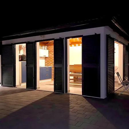 Rosini, 300m From The With Shared Tavern And Bikes, Nin