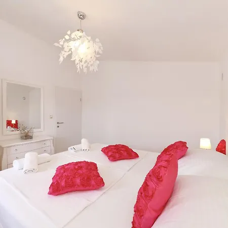 Rosini, 300m From The With Shared Tavern And Bikes, شقة *