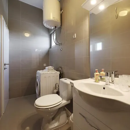 Rosini, 300m From The With Shared Tavern And Bikes, Appartamento Nin