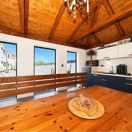 Rosini, 300m From The With Shared Tavern And Bikes, Daire Nin