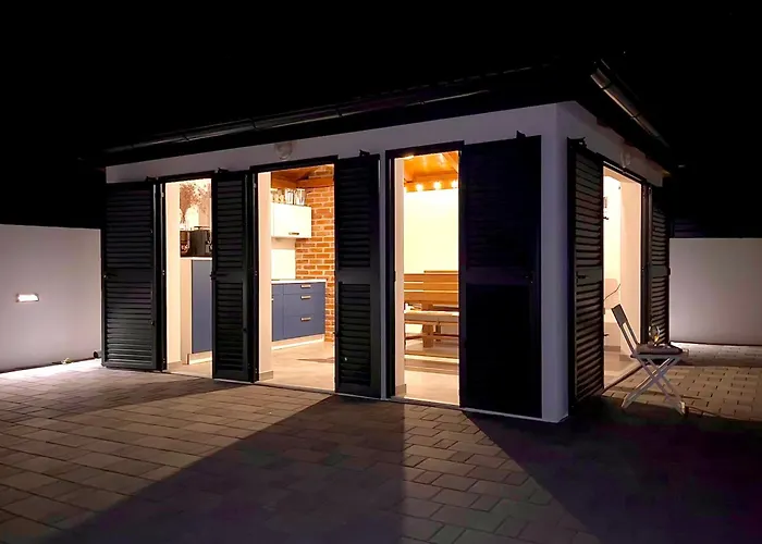 Rosini, 300m From The With Shared Tavern And Bikes, נין