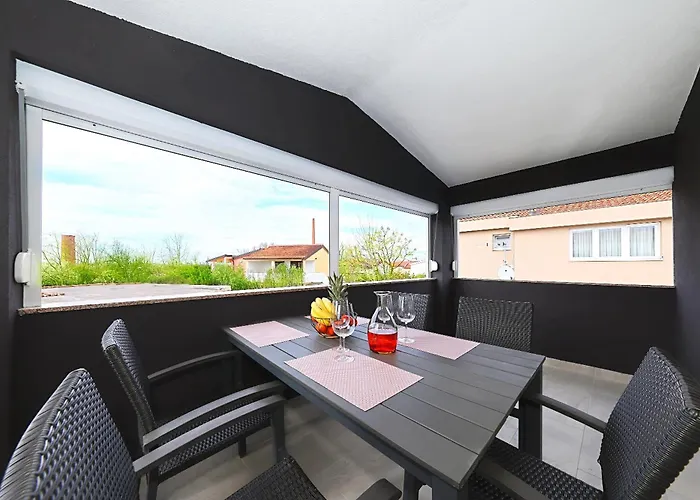 Rosini, 300m From The With Shared Tavern And Bikes, * נין